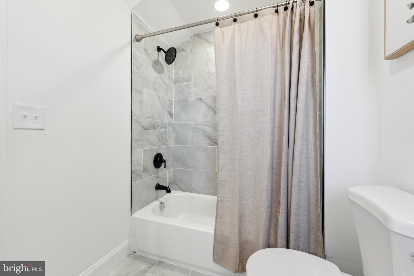 1756 E North Ave Property Photo 15