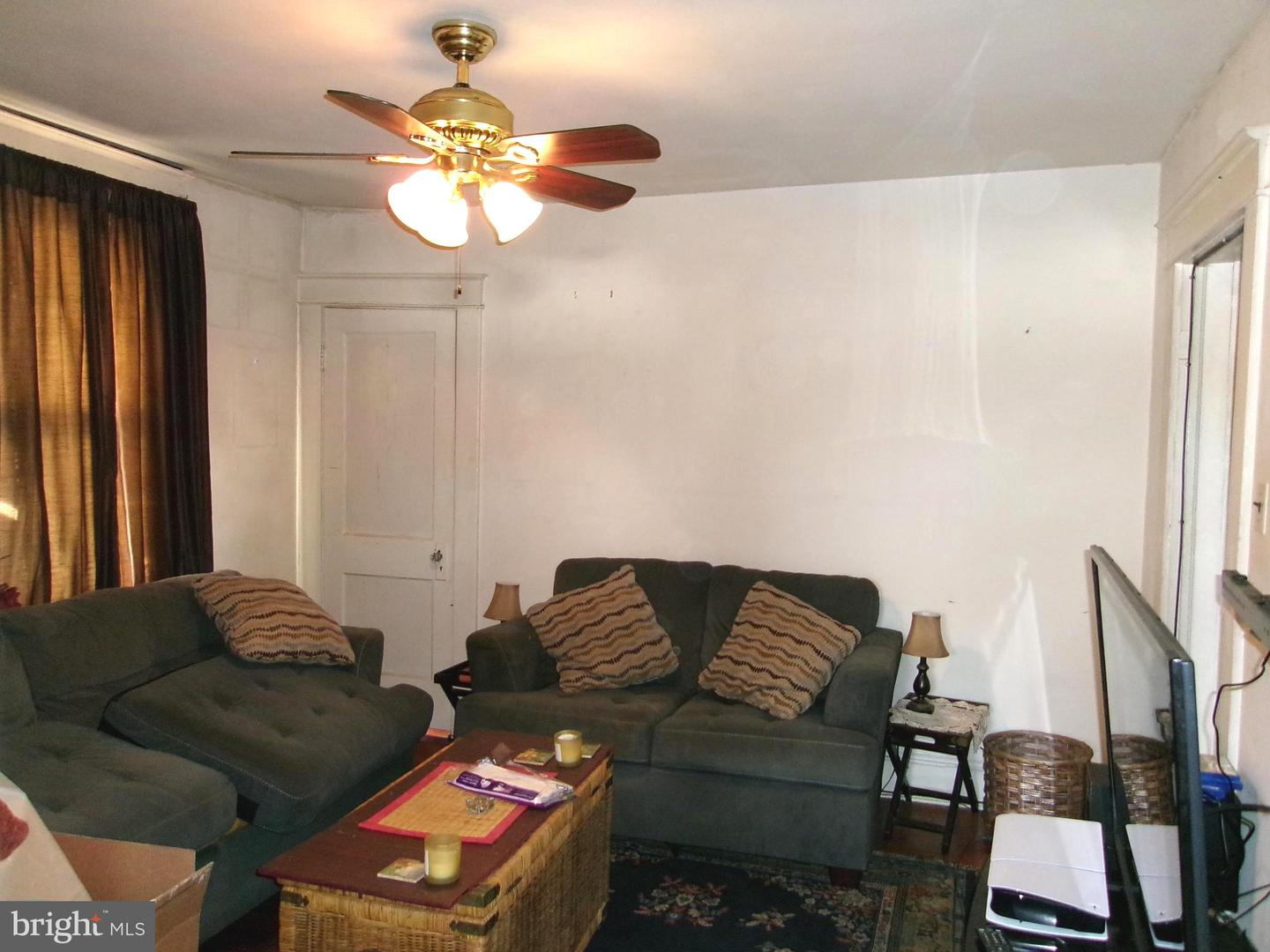 4204 Kenwood Ave Property Photo 4