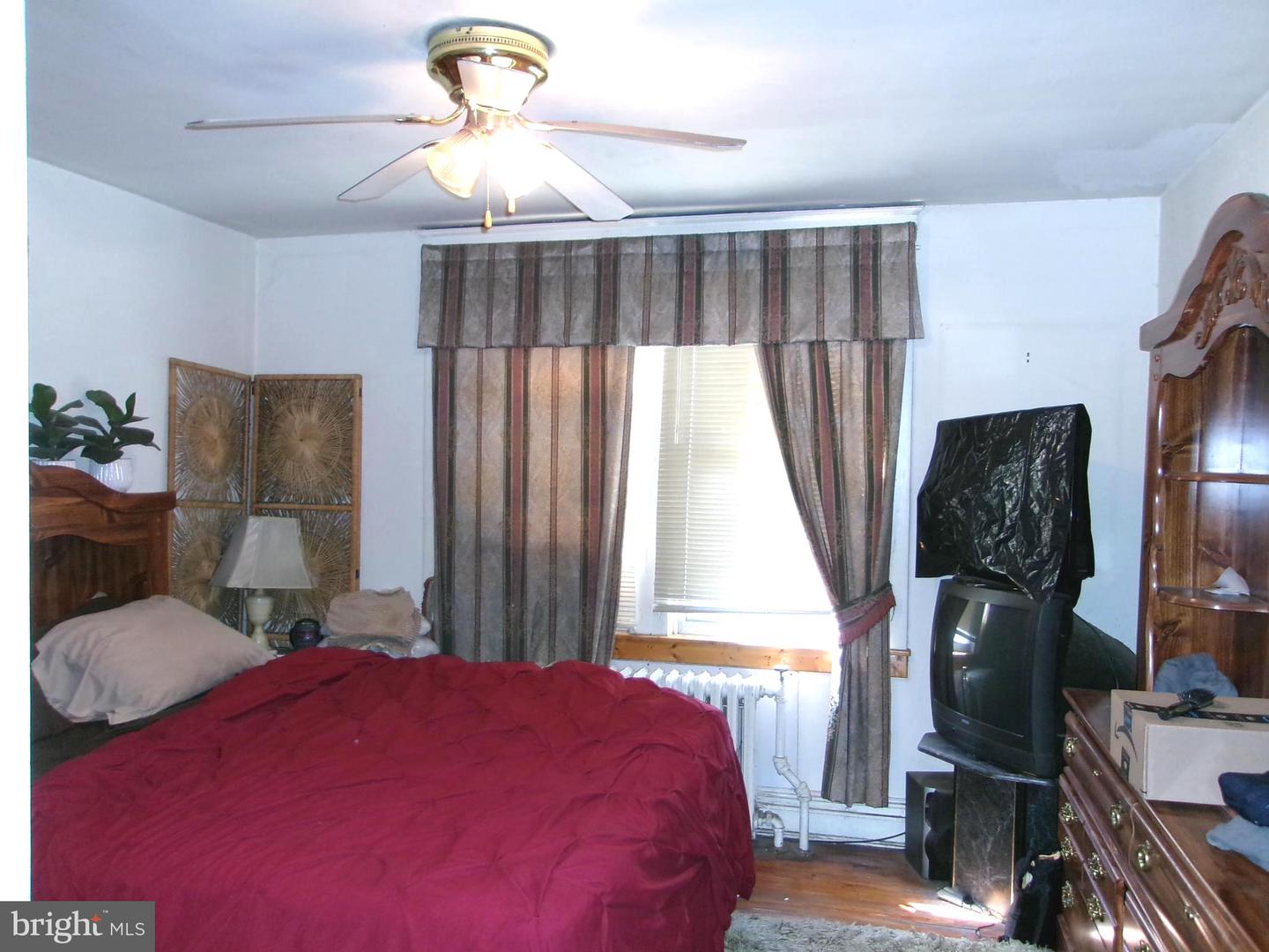 4204 Kenwood Ave Property Photo 6