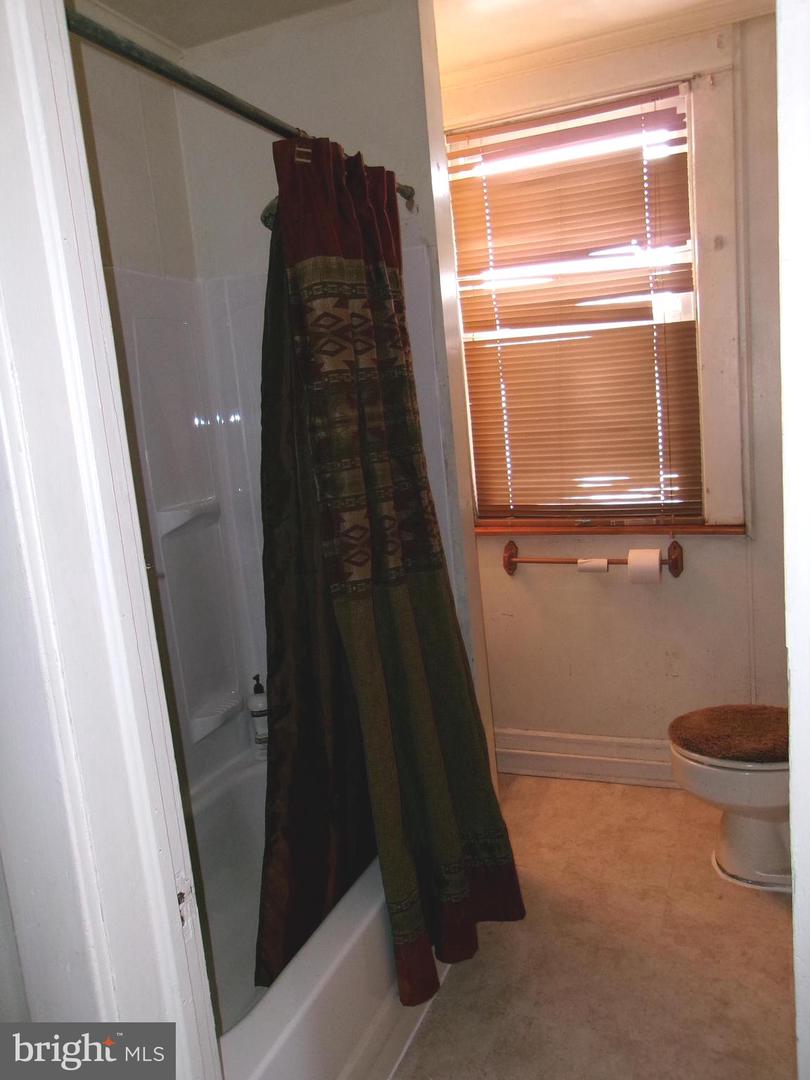 4204 Kenwood Ave Property Photo 7