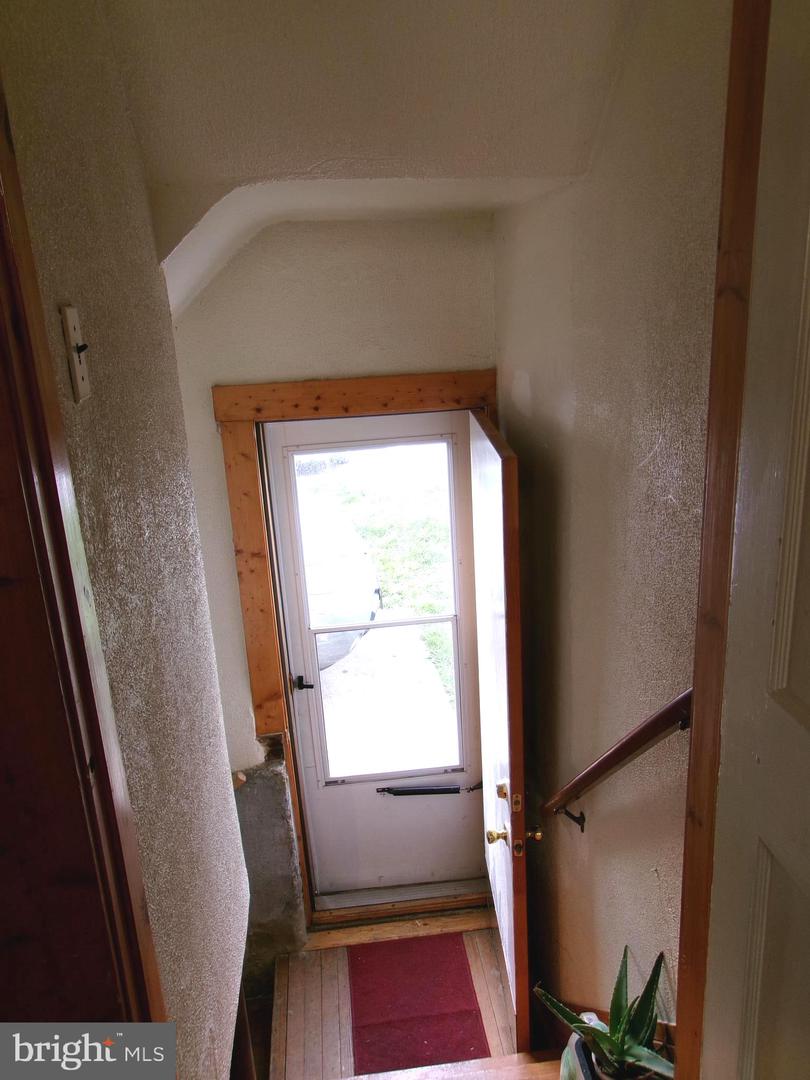 4204 Kenwood Ave Property Photo 25