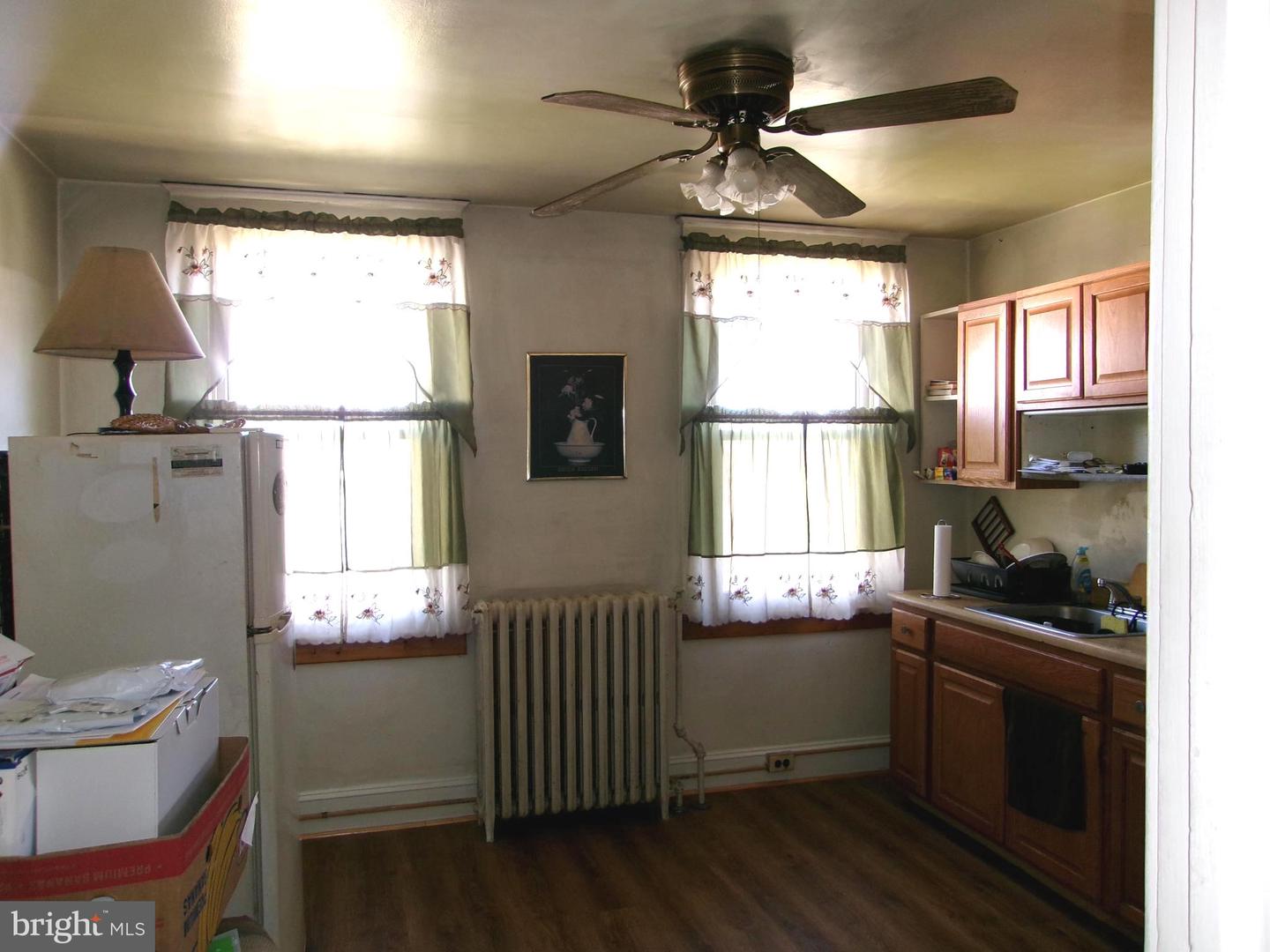4204 Kenwood Ave Property Photo 3