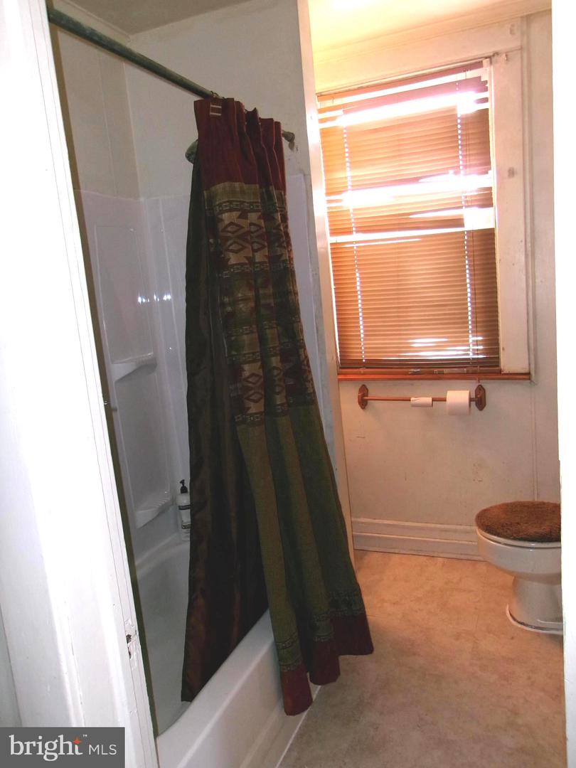 4204 Kenwood Ave Property Photo 7