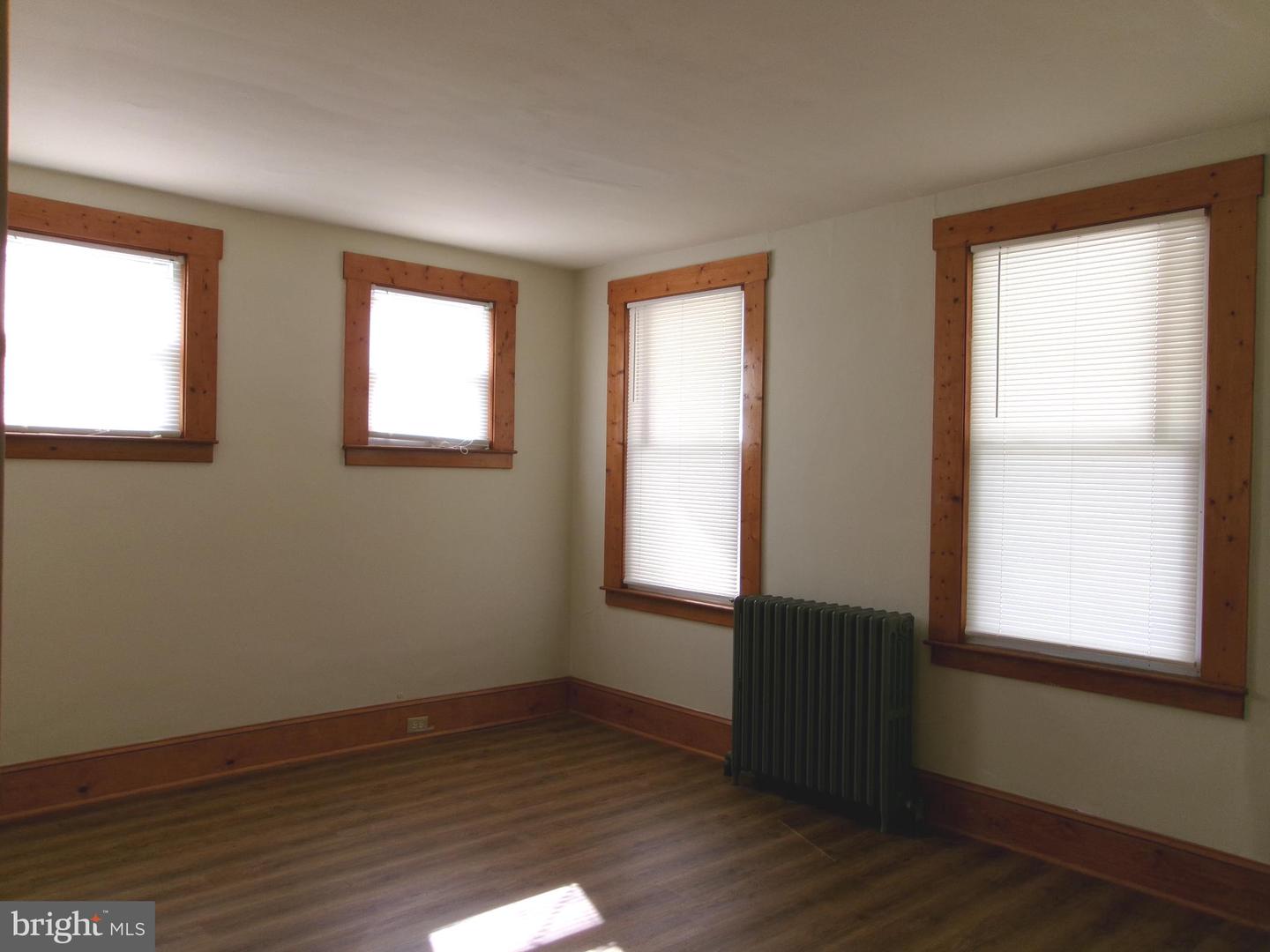 4204 Kenwood Ave Property Photo 20
