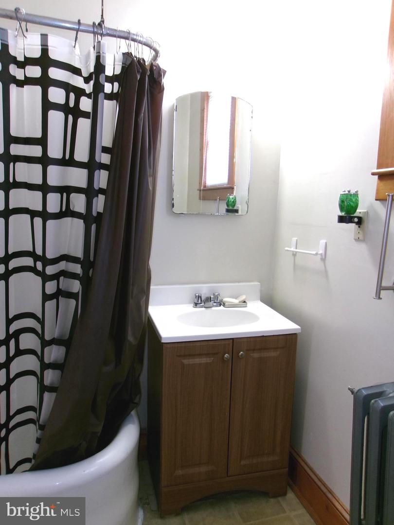 4204 Kenwood Ave Property Photo 23
