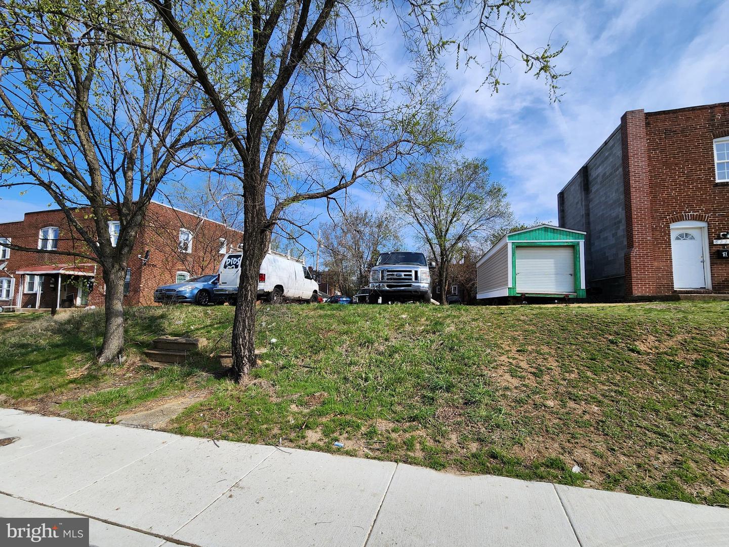 818 Stoll St Property Photo 4