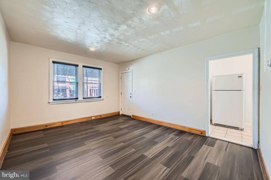 147 Denison St Property Photo 3