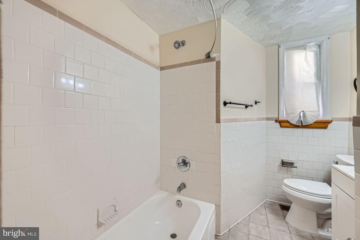 147 Denison St Property Photo 10