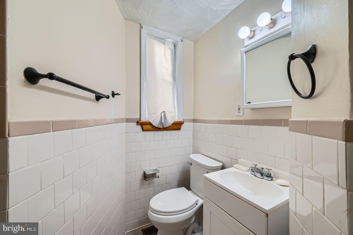 147 Denison St Property Photo 11