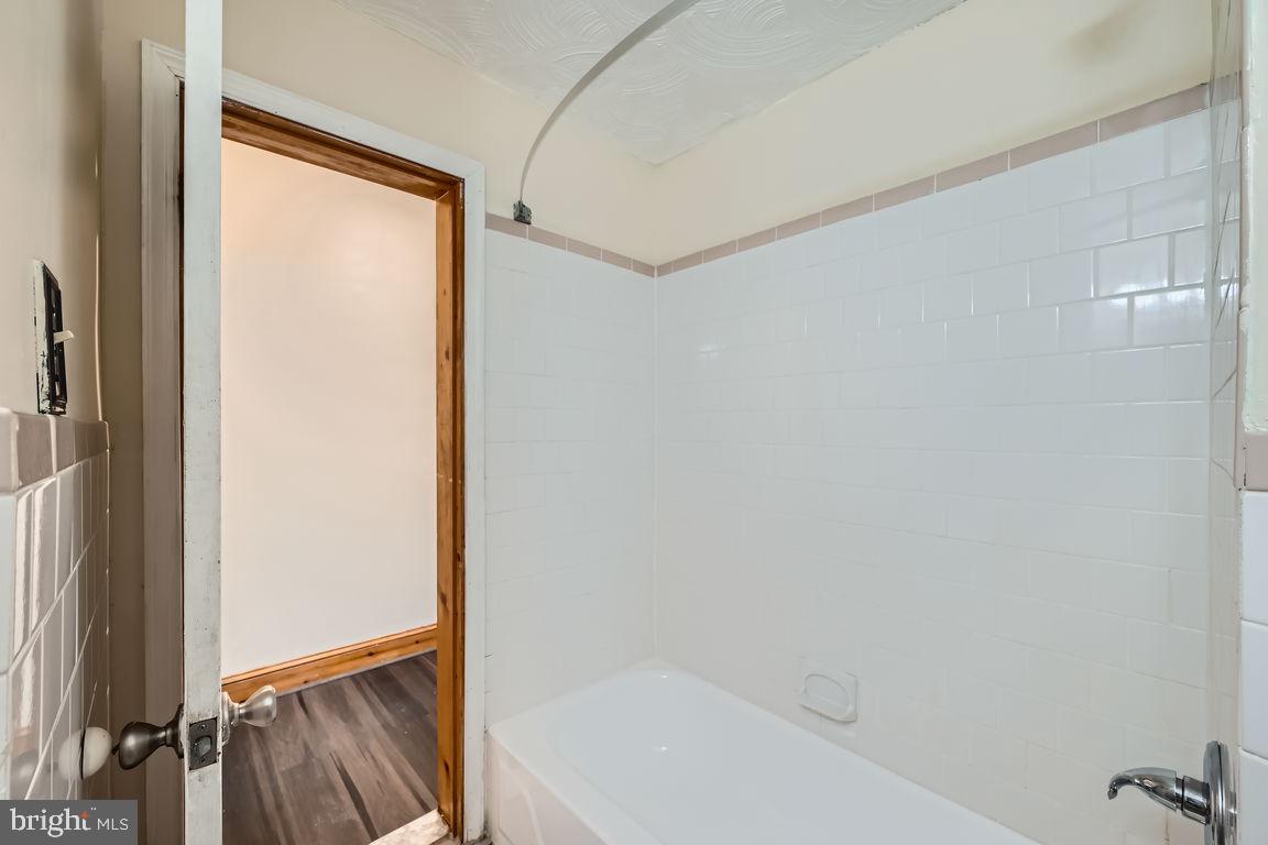 147 Denison St Property Photo 12