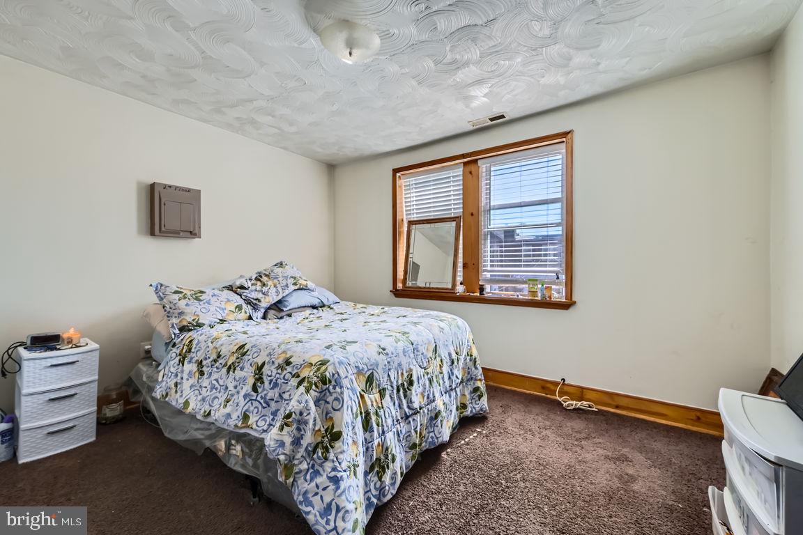 147 Denison St Property Photo 13