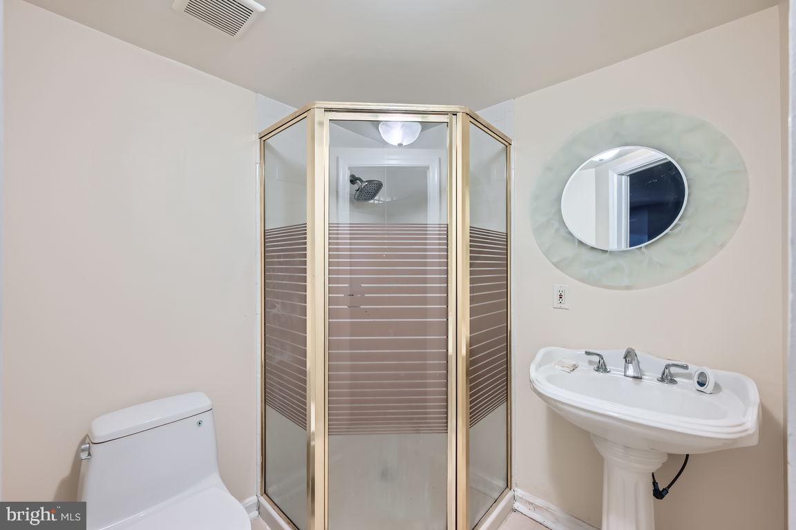 147 Denison St Property Photo 22