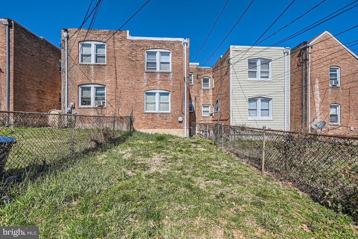 147 Denison St Property Photo 27