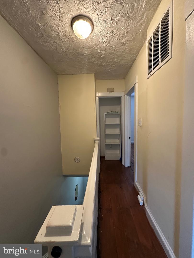 2261 Sidney Ave Property Photo 3