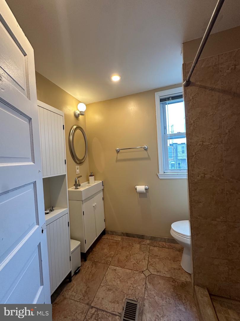 2261 Sidney Ave Property Photo 6