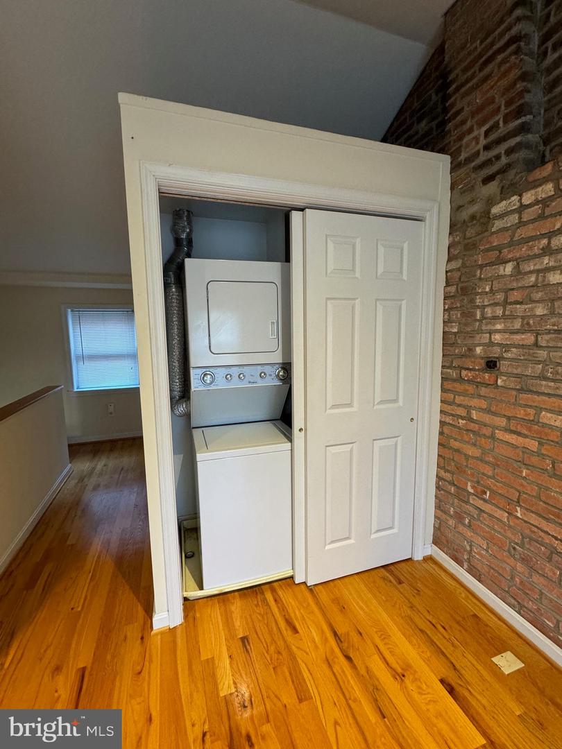 1637 Fleet St Property Photo 6
