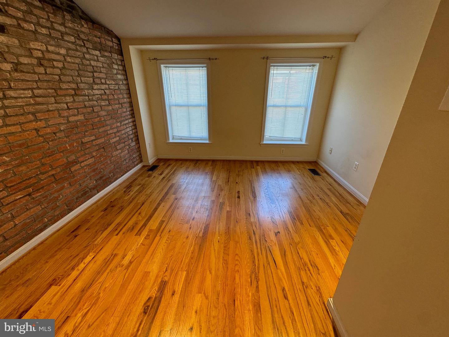 1637 Fleet St Property Photo 10