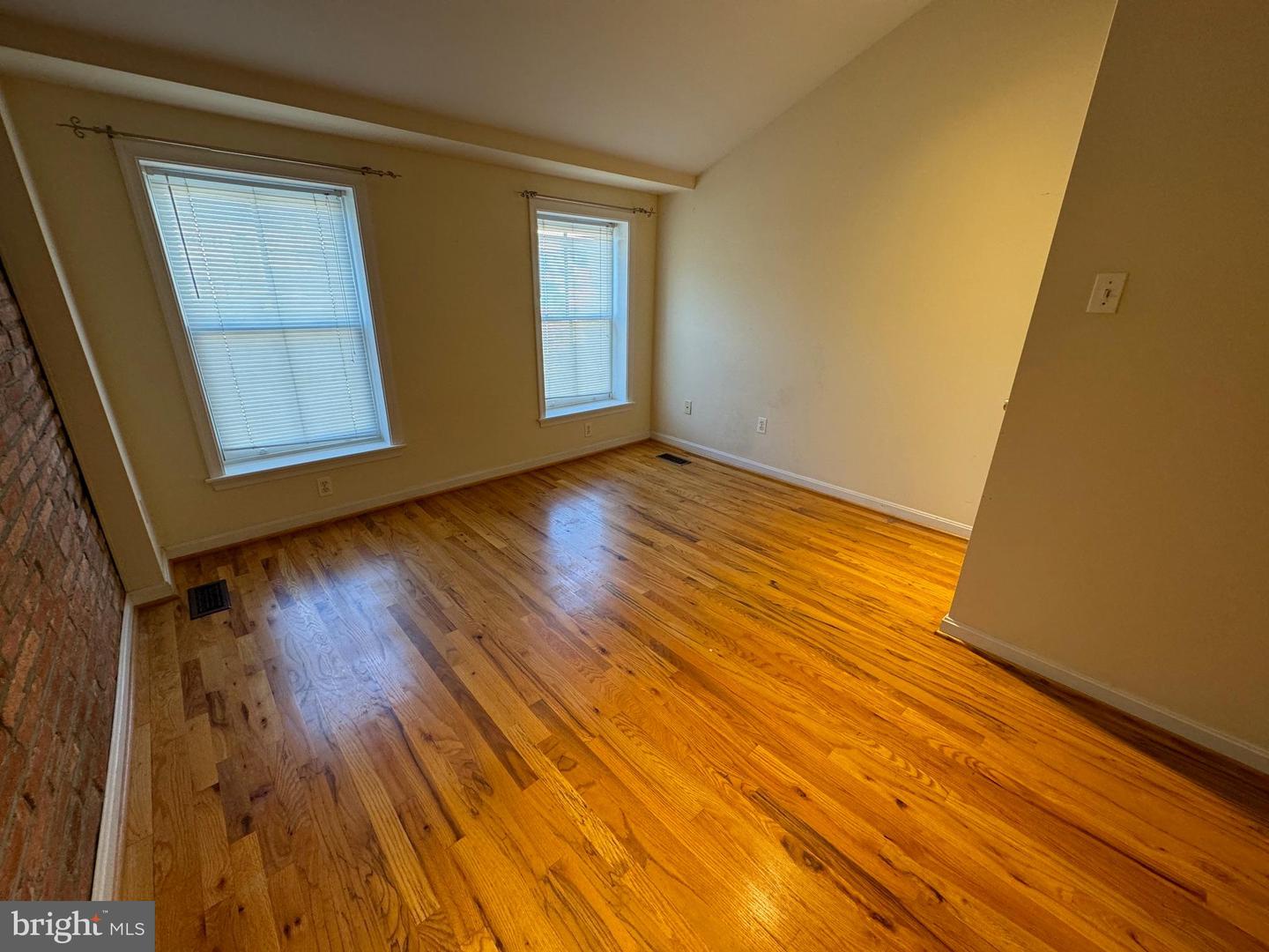 1637 Fleet St Property Photo 11