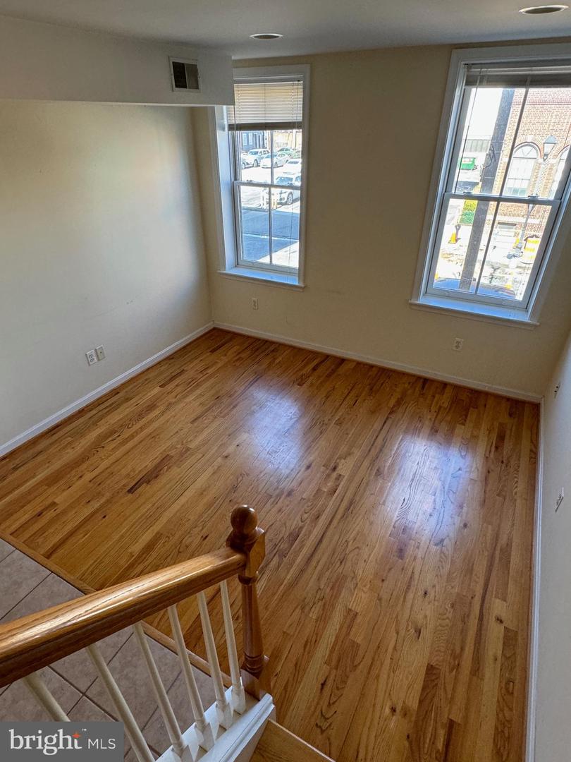 1637 Fleet St Property Photo 15