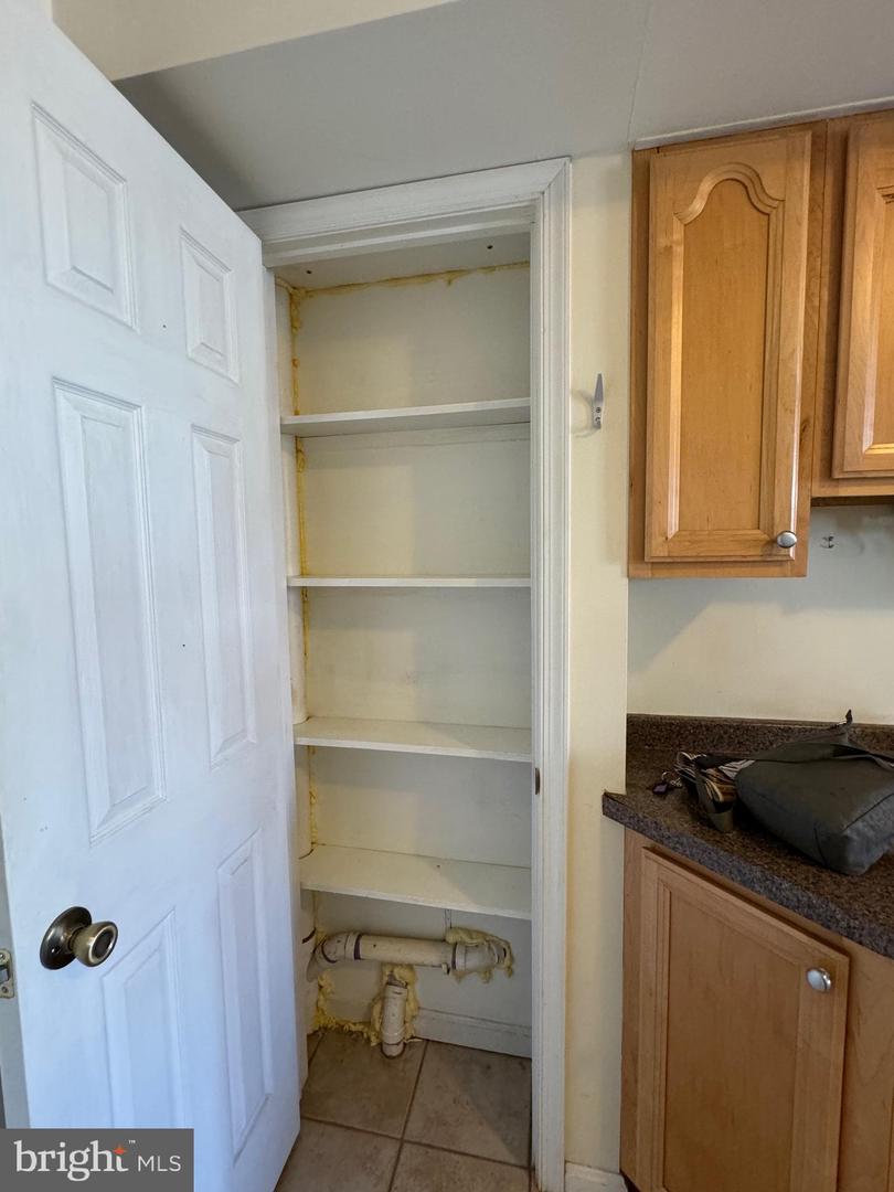 1637 Fleet St Property Photo 18