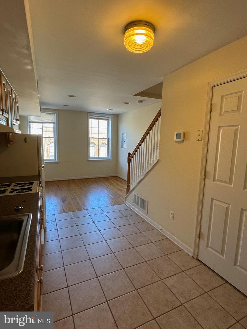 1637 Fleet St Property Photo 23
