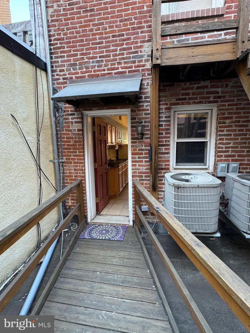 1637 Fleet St Property Photo 26
