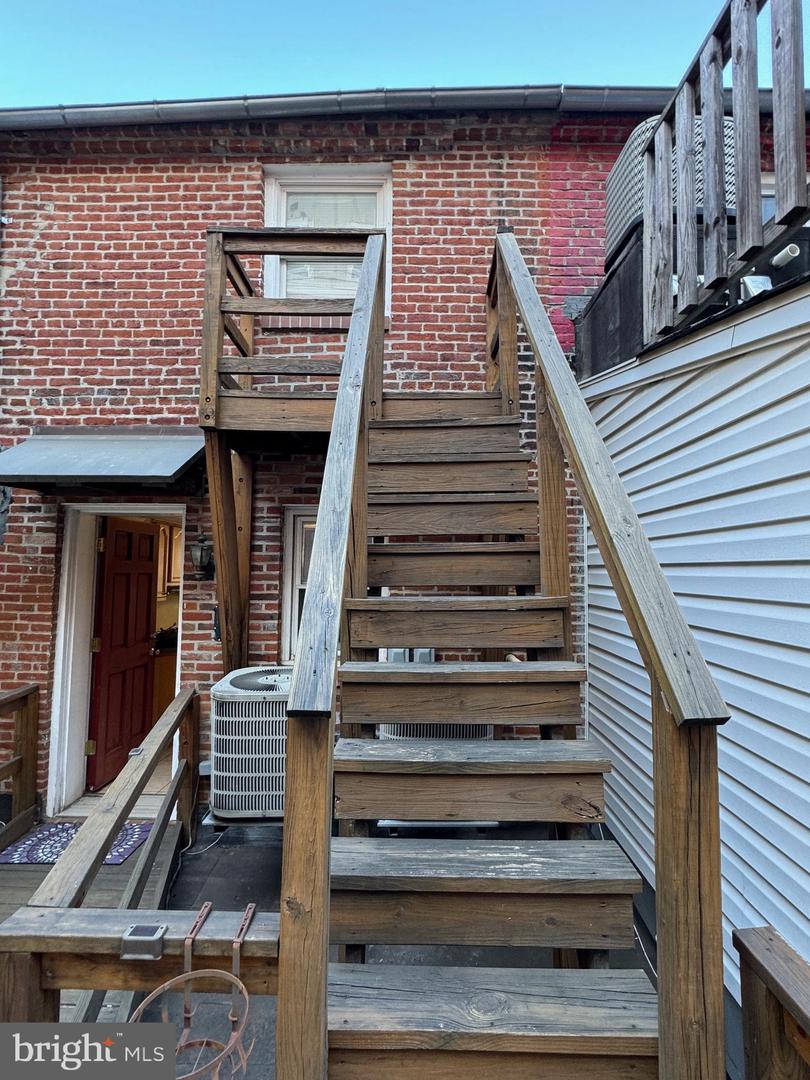 1637 Fleet St Property Photo 27