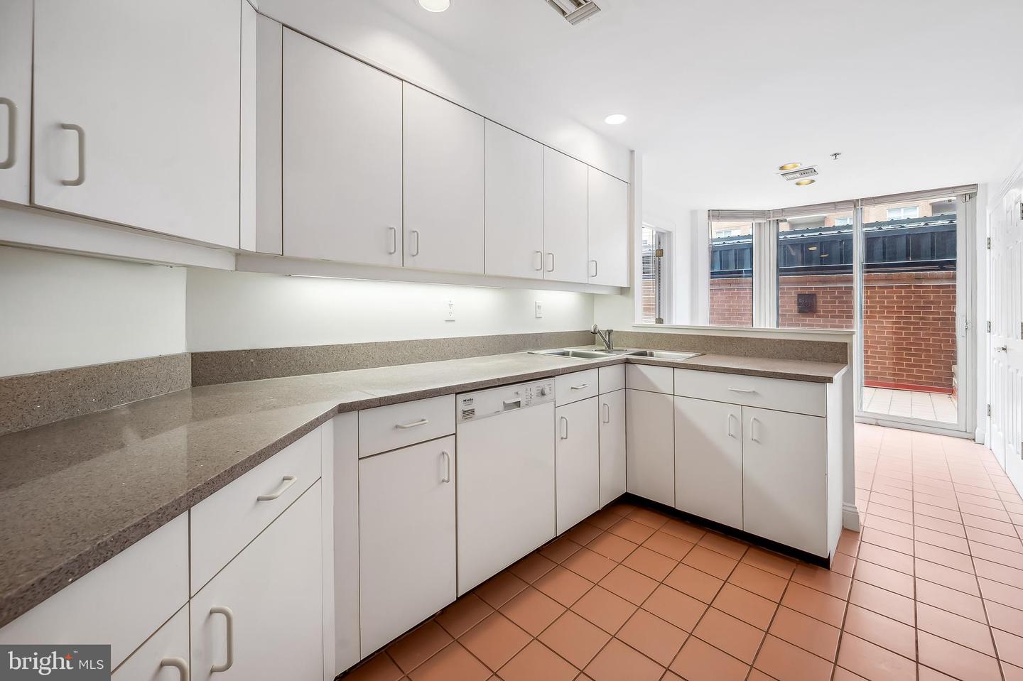 3704 N Charles St N #105 Property Photo 12