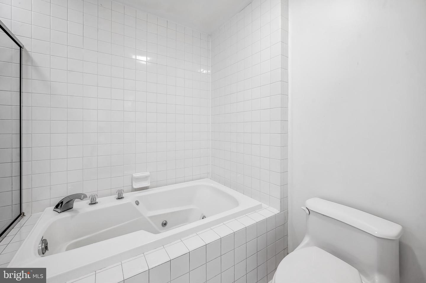 3704 N Charles St N #105 Property Photo 24