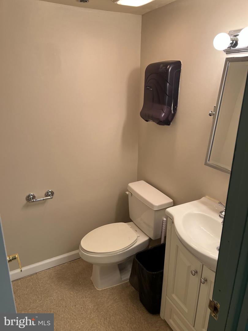 723 S Charles St #ll3 Property Photo 16