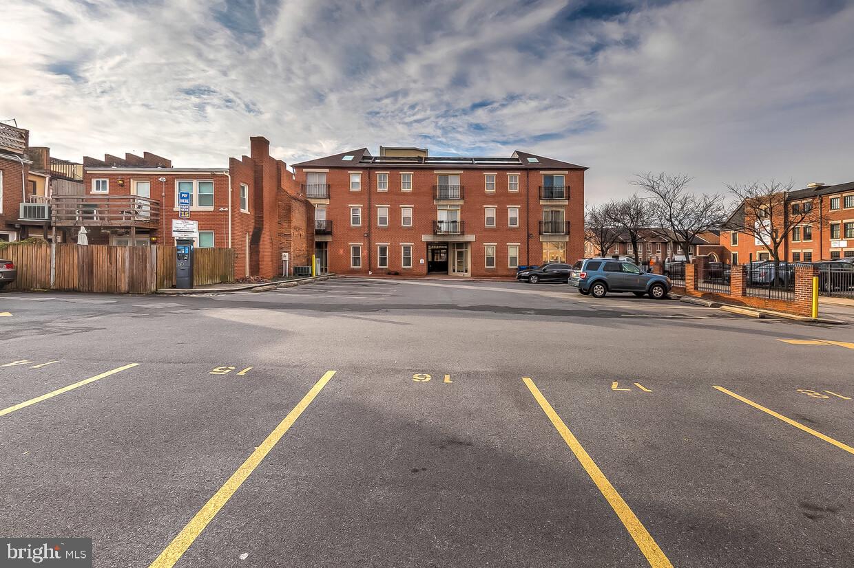 723 S Charles St #ll2 Property Photo 4