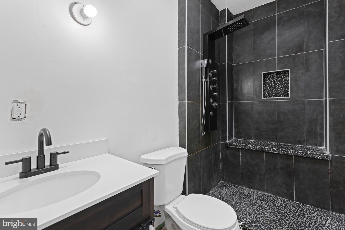 2038 E Lanvale St Property Photo 14