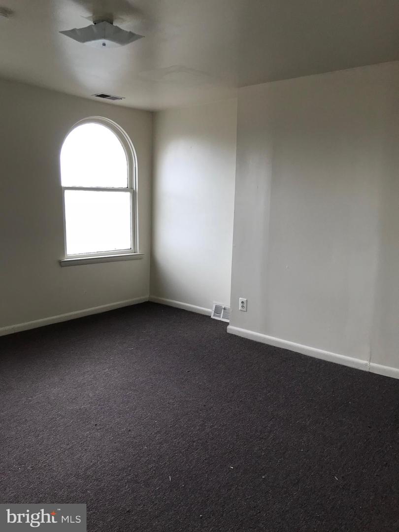 1112 Guilford Ave Property Photo 12