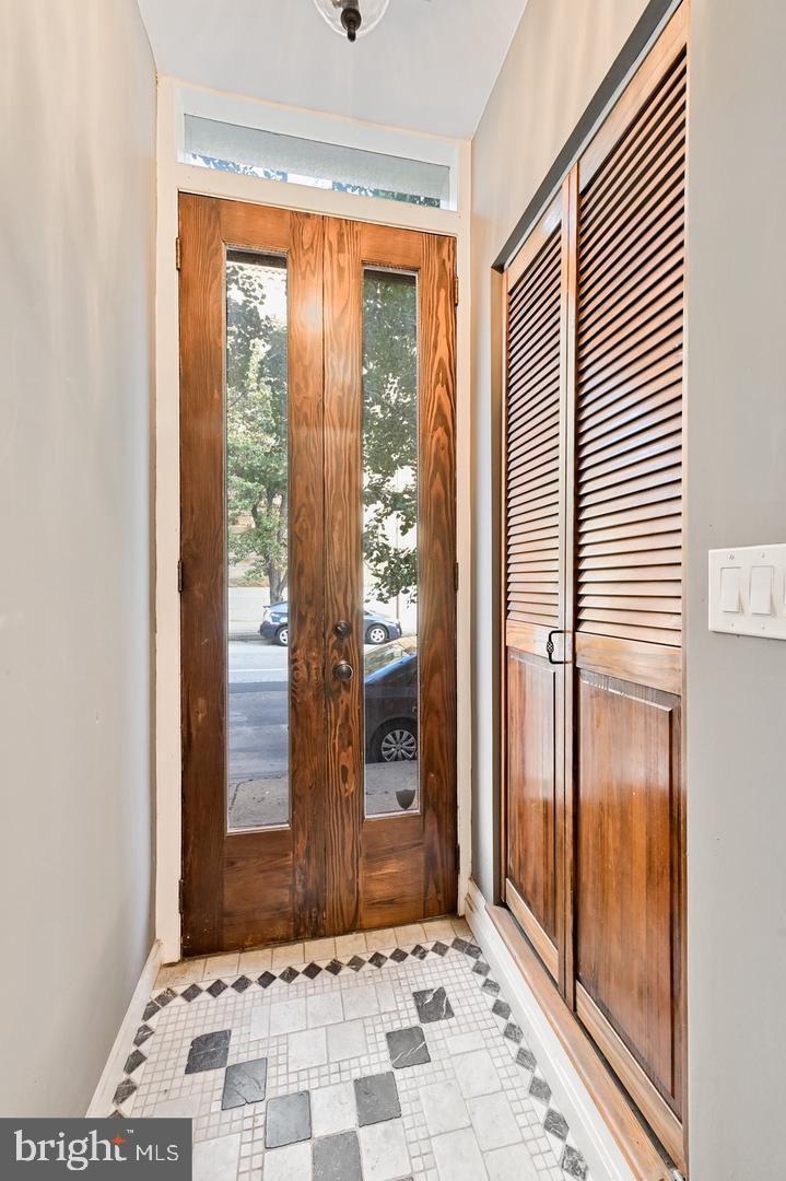 18 S Wolfe St Property Photo 5