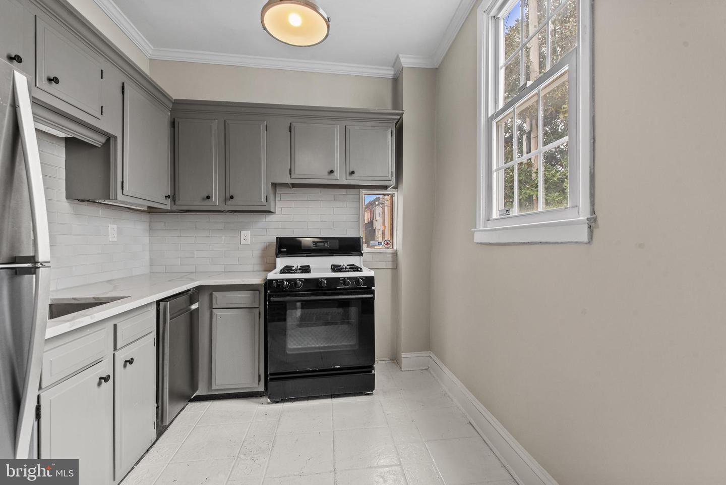 7 S Collington Ave Property Photo 10