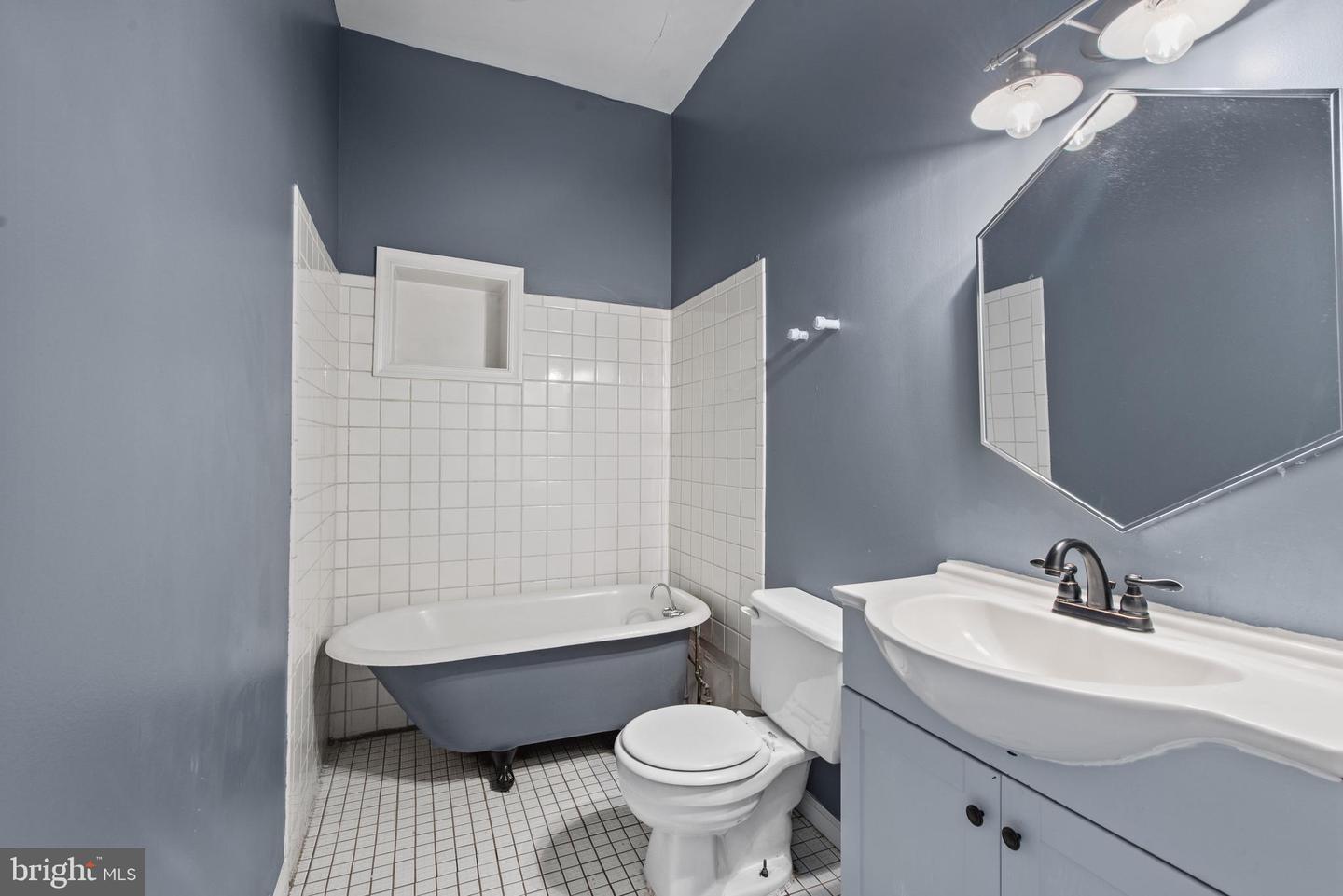 7 S Collington Ave Property Photo 11