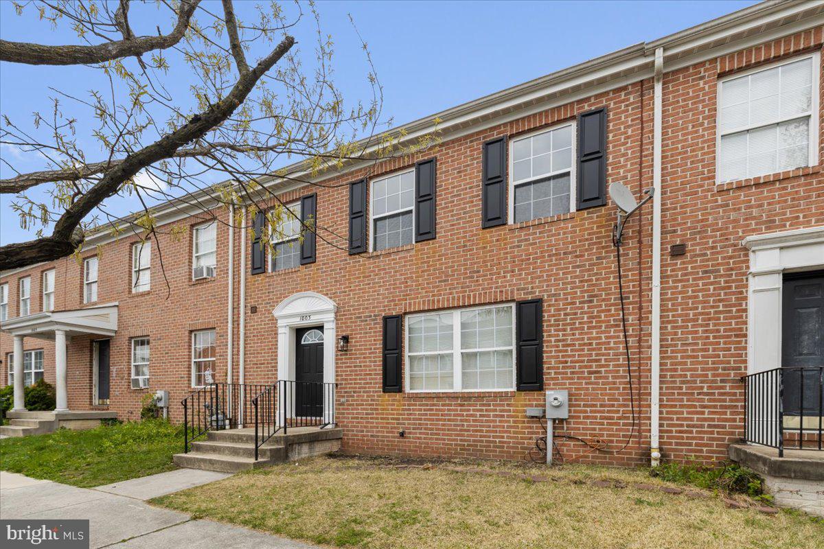 1003 N Woodyear St Property Photo 1