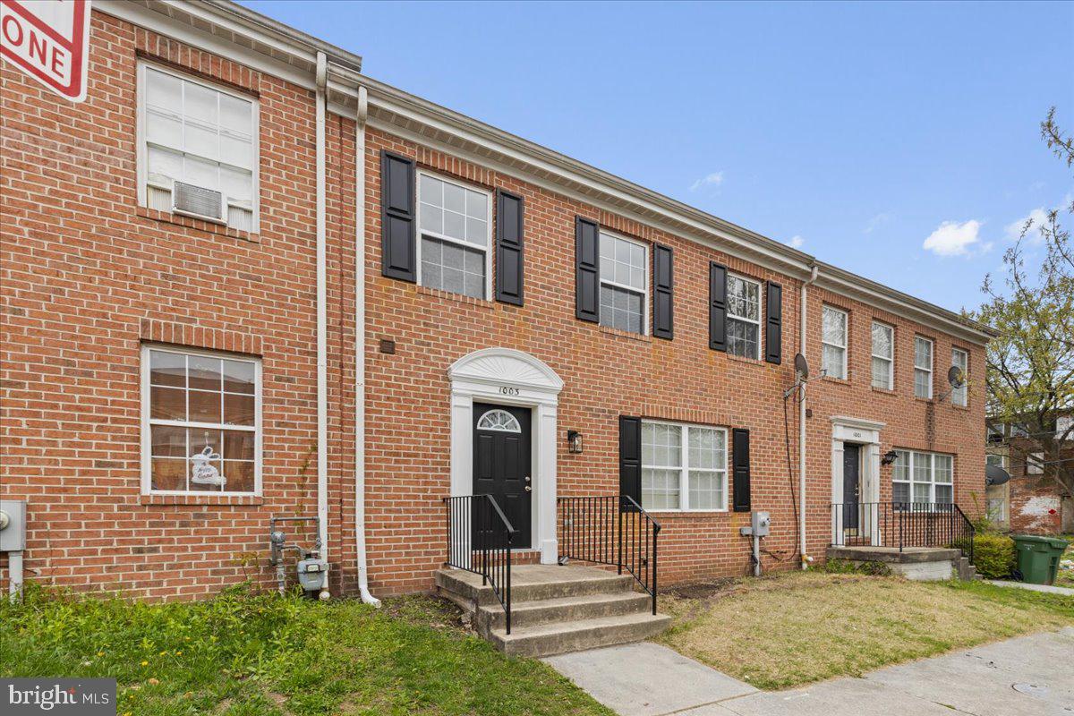 1003 N Woodyear St Property Photo 2