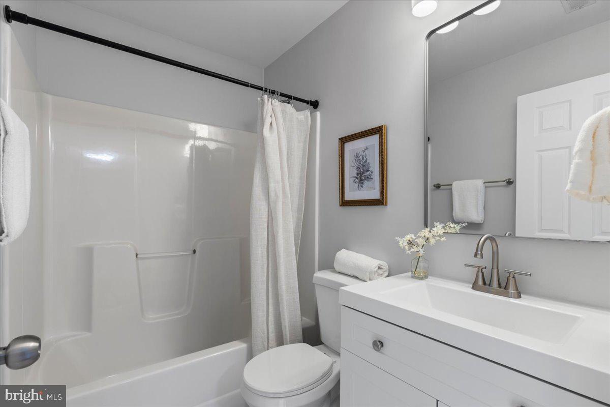 1003 N Woodyear St Property Photo 25