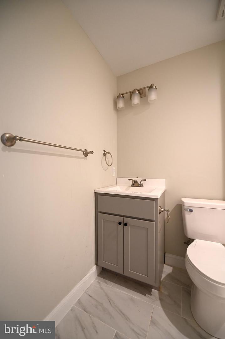 2237 E Biddle St Property Photo 44