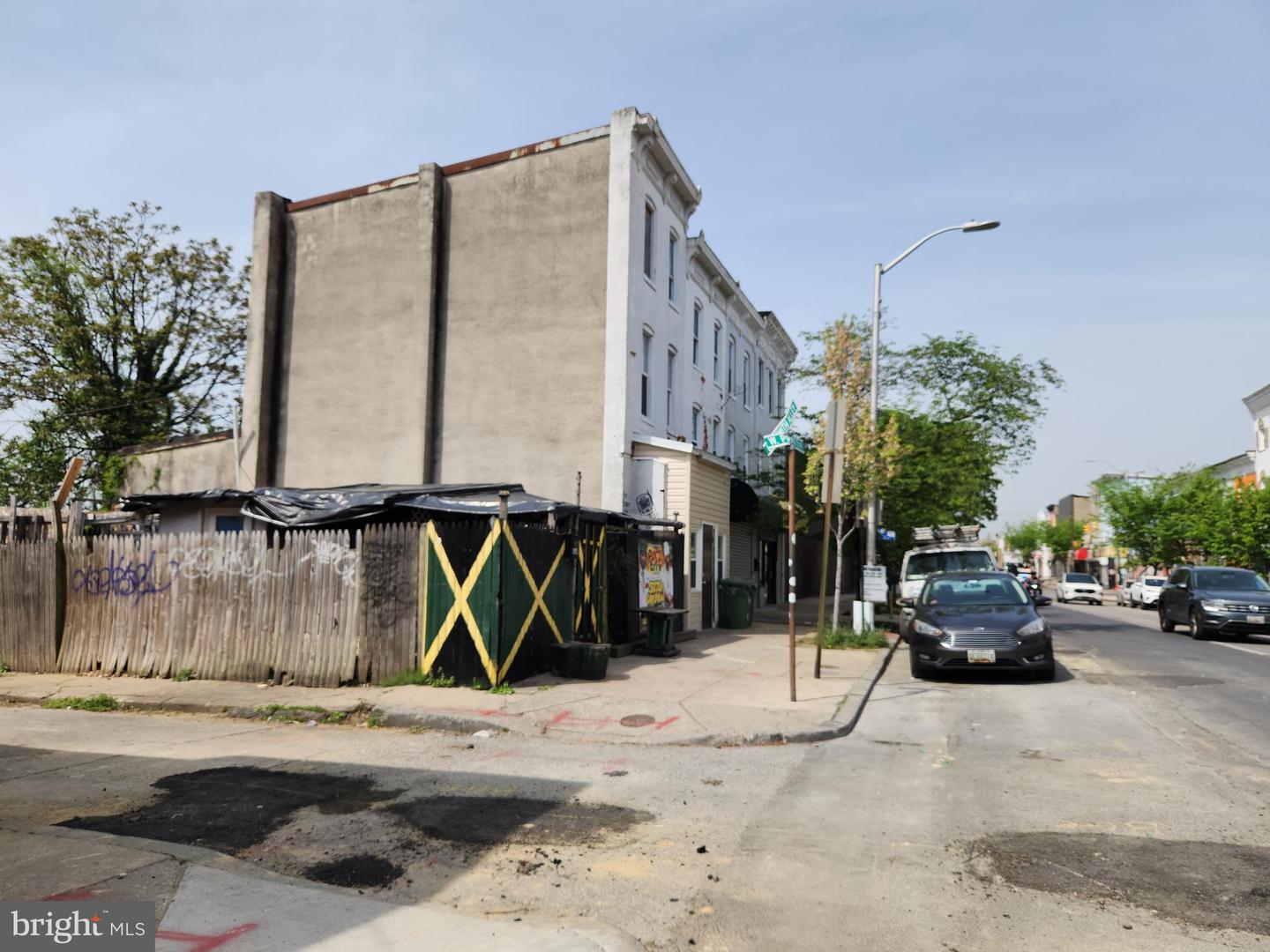 1931 W Pratt St Property Photo 23
