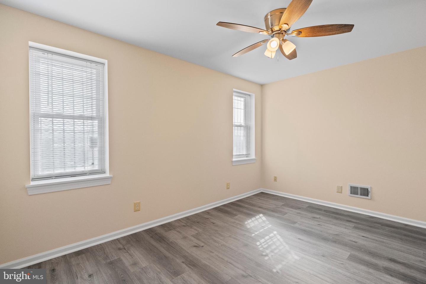 2217 Linden Ave Property Photo 5
