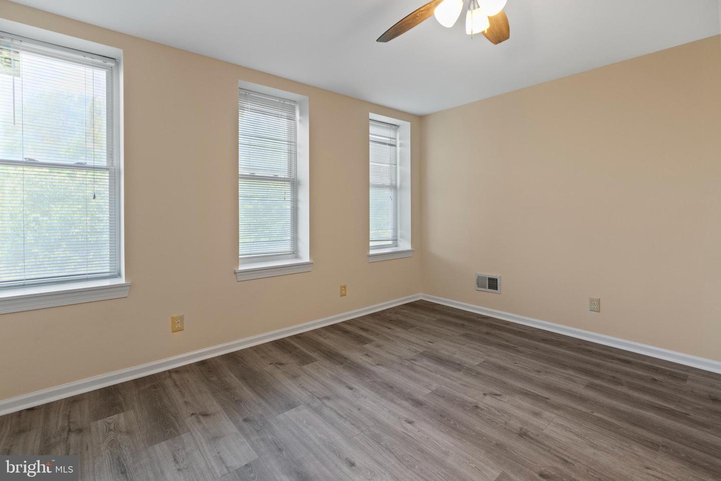 2217 Linden Ave Property Photo 19