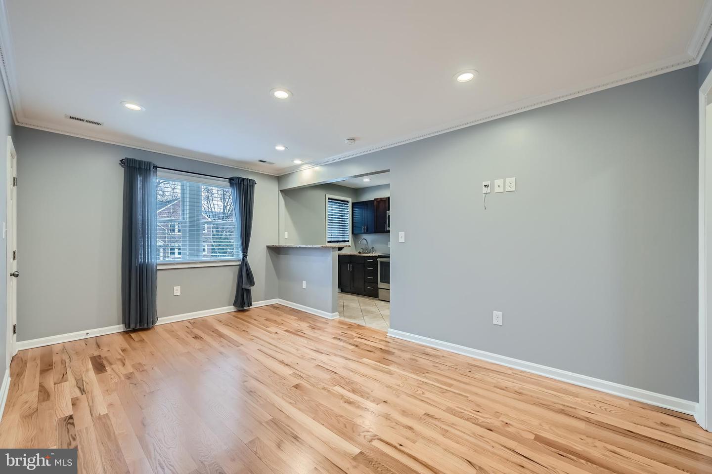 1111 Meridene Dr Property Photo 6