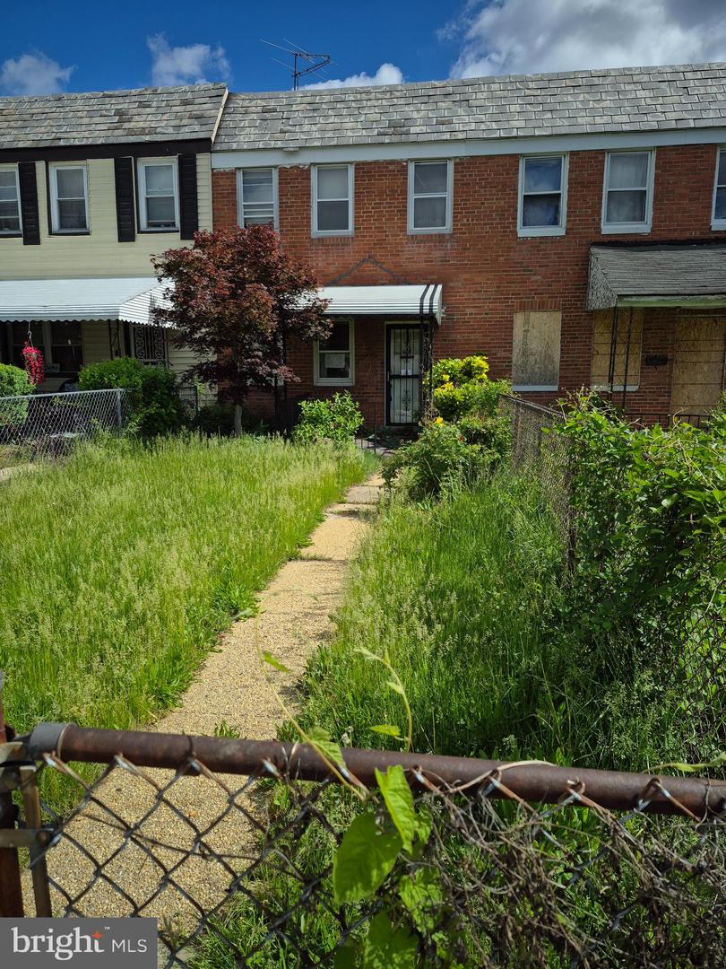4929 EDGEMERE AVE Property Photo 1