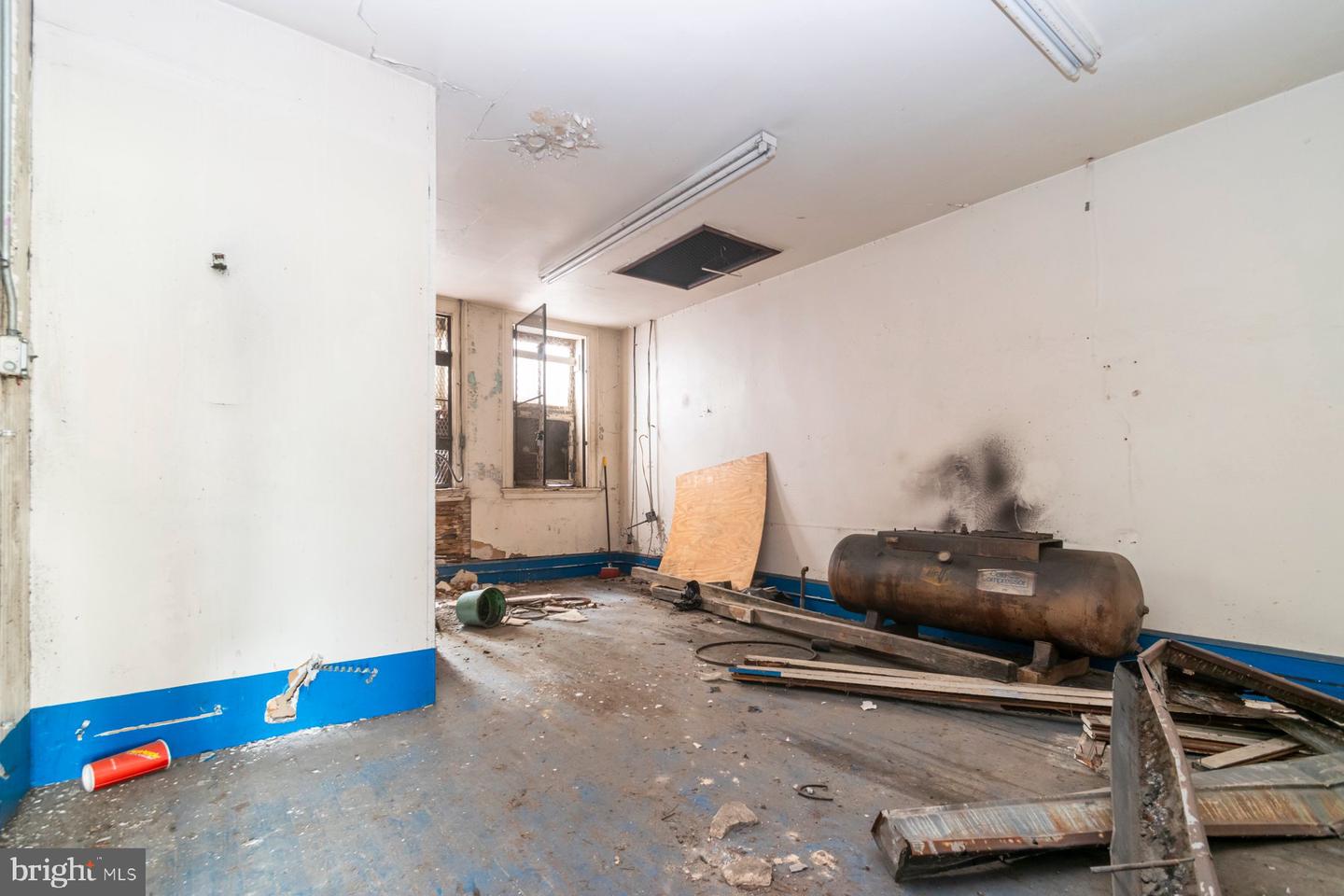215 E Baltimore St Property Photo 4