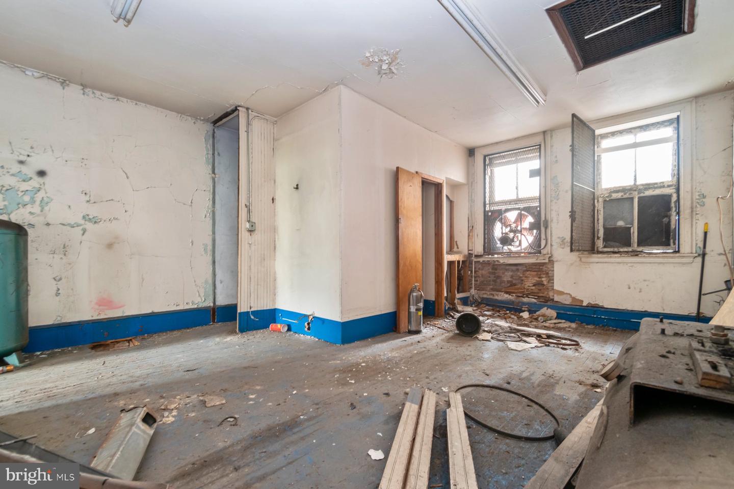 215 E Baltimore St Property Photo 5
