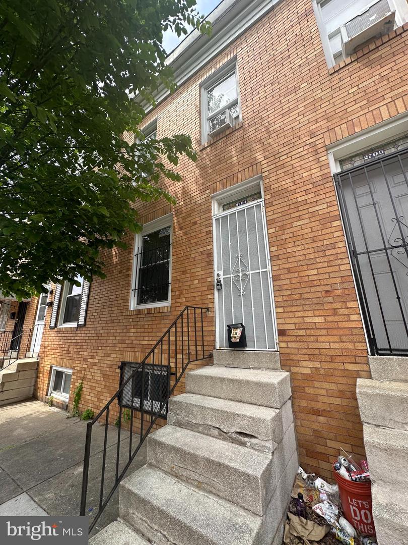2704 MURA ST Property Photo 1