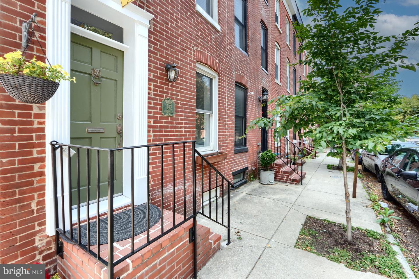1142 Riverside Ave Property Photo 3