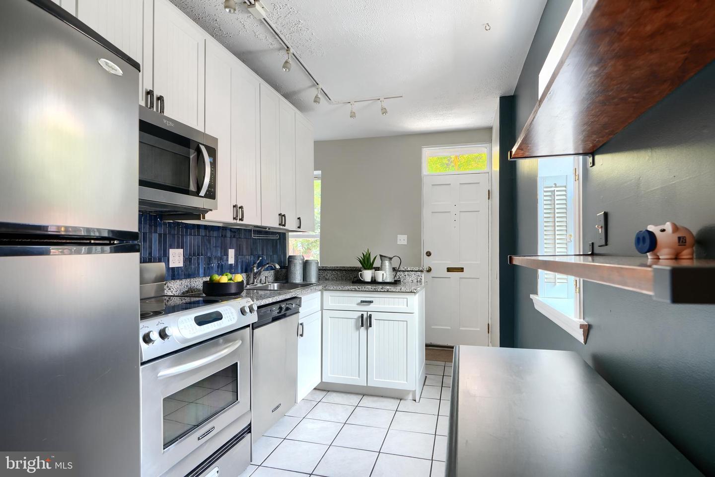 1142 Riverside Ave Property Photo 8